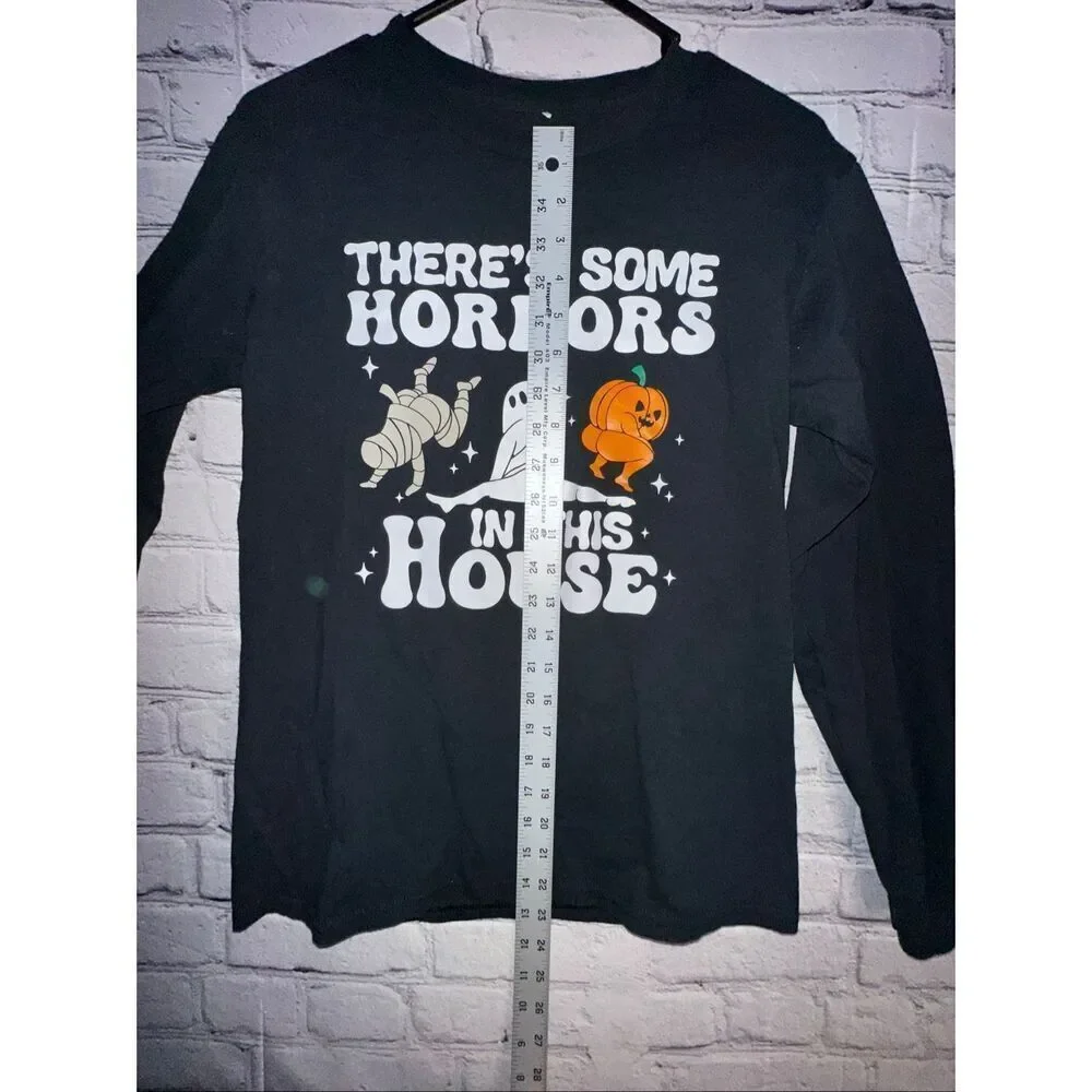 Gildan Black Long Sleeve Graphic T-Shirt – Medium – “There Are Some Horrors in T